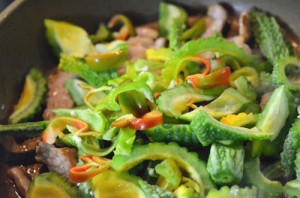 豚肉とゴーヤの炒め物、プラス神楽南蛮